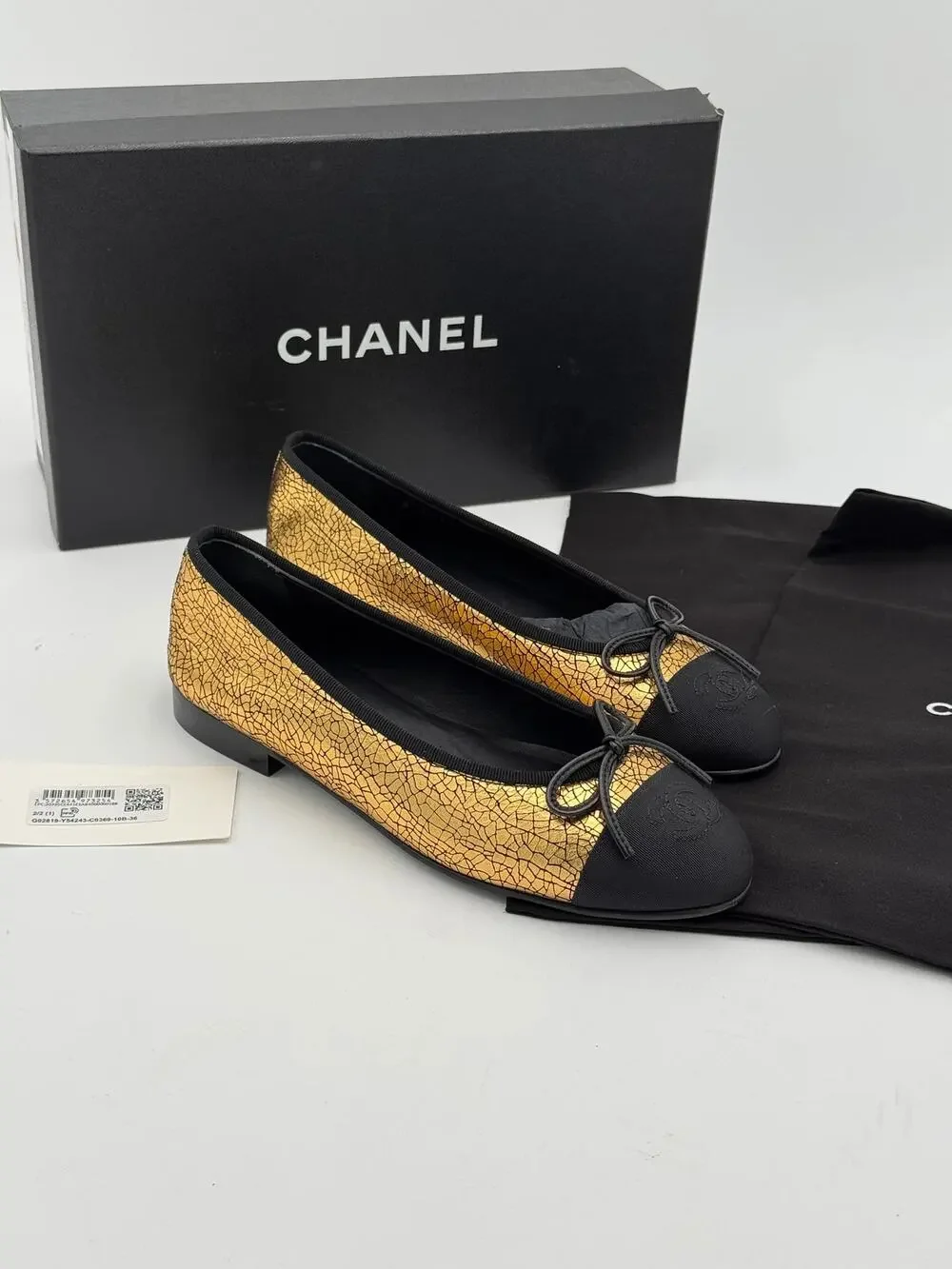 Chanel Cap Toe Ballerina Flats Shoes in Crumpled Lambskin Gold Black size 36